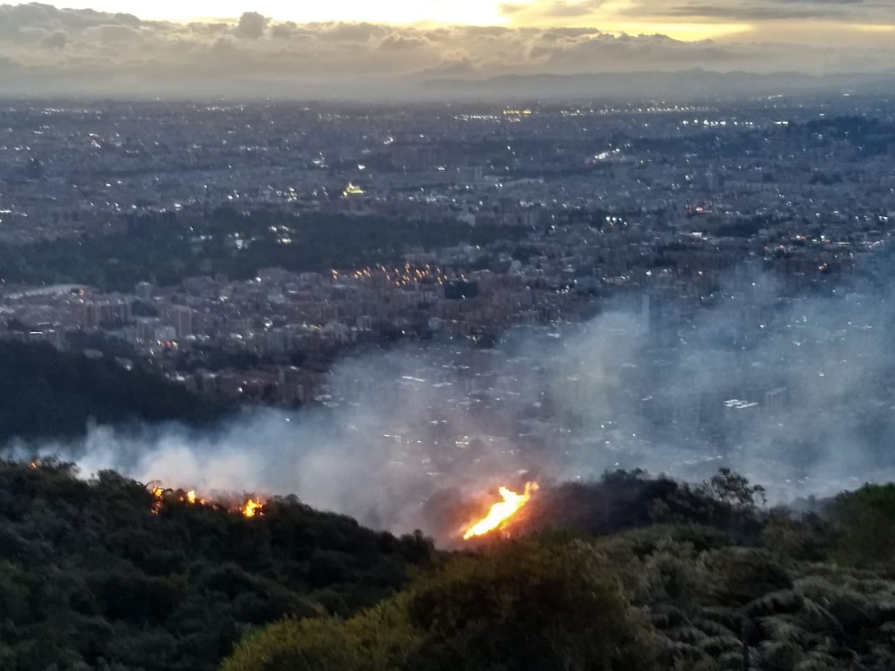 Fuente: Unidad Administrativa Especial Cuerpo Oficial de Bomberos de Bogotá ¿ UAECOB Incendio forestal en ecosistema