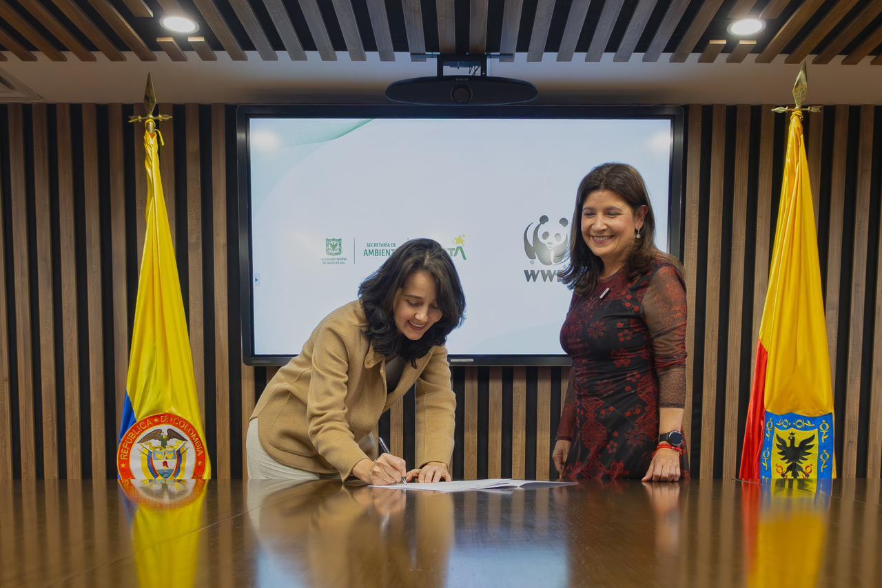 Foto: Adriana Soto, secretaria de Ambiente, y Sandra Valenzuela, directora ejecutiva WWF Colombia.